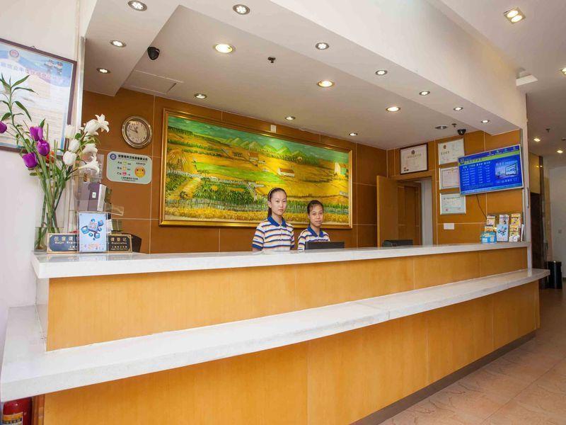 7天酒店大连瓦房店火车站店 外观 照片