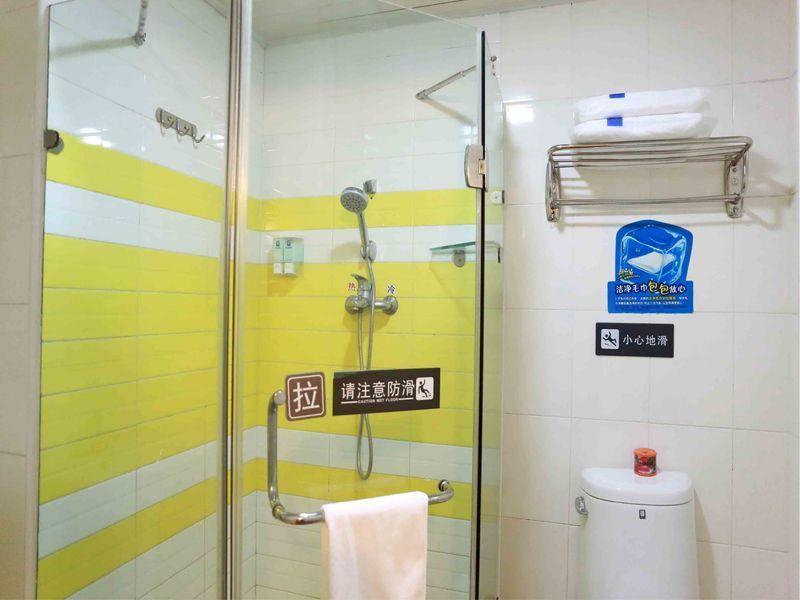 7天酒店大连瓦房店火车站店 外观 照片